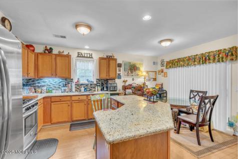 8 Schoolhouse Lane Lakewood NJ 08701