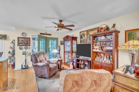 8 Schoolhouse Lane Lakewood NJ 08701