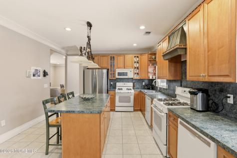 43 Arosa Hill Lakewood NJ 08701