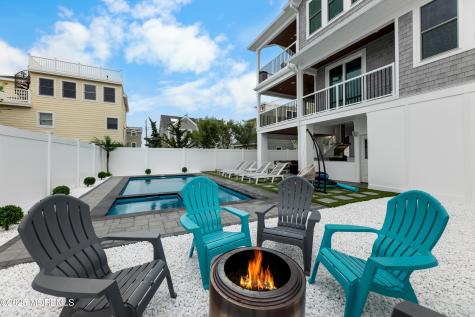 18 Mea Lane Long Beach Twp NJ 08008