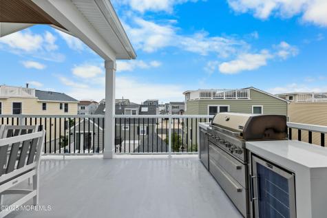 18 Mea Lane Long Beach Twp NJ 08008