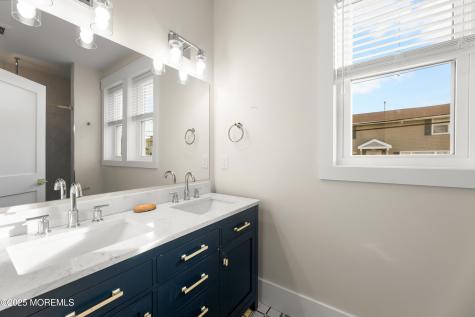 18 Mea Lane Long Beach Twp NJ 08008