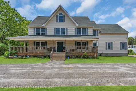 1476 E Spruce Street Lakewood NJ 08701