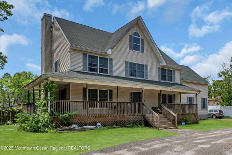 1476 E Spruce Street Lakewood NJ 08701