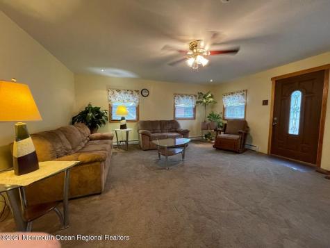 39 Lincoln Court Keansburg NJ 07734