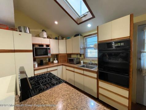 39 Lincoln Court Keansburg NJ 07734