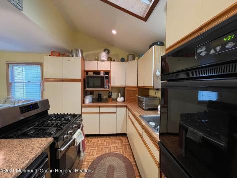 39 Lincoln Court Keansburg NJ 07734