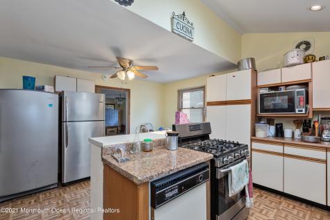 39 Lincoln Court Keansburg NJ 07734