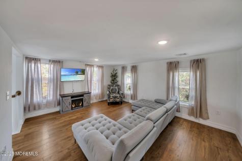 24 Maplewood Avenue Keansburg NJ 07734
