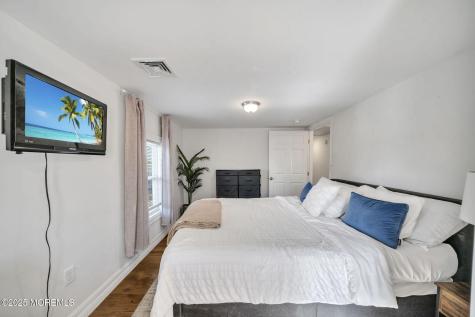 24 Maplewood Avenue Keansburg NJ 07734
