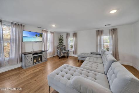 24 Maplewood Avenue Keansburg NJ 07734