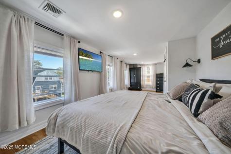 24 Maplewood Avenue Keansburg NJ 07734