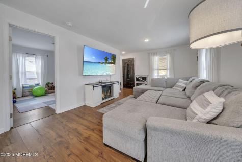 24 Maplewood Avenue Keansburg NJ 07734