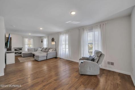 24 Maplewood Avenue Keansburg NJ 07734