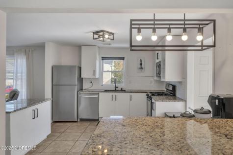 24 Maplewood Avenue Keansburg NJ 07734