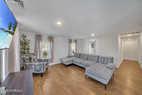24 Maplewood Avenue Keansburg NJ 07734