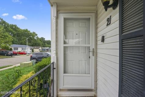 21 Parkview Way Englishtown NJ 07726