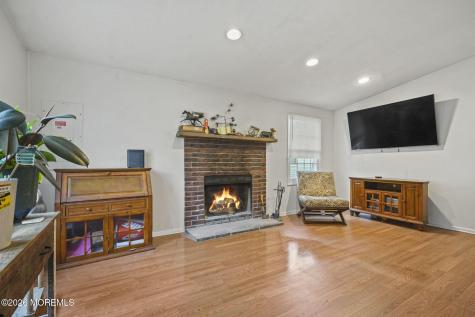 21 Parkview Way Englishtown NJ 07726