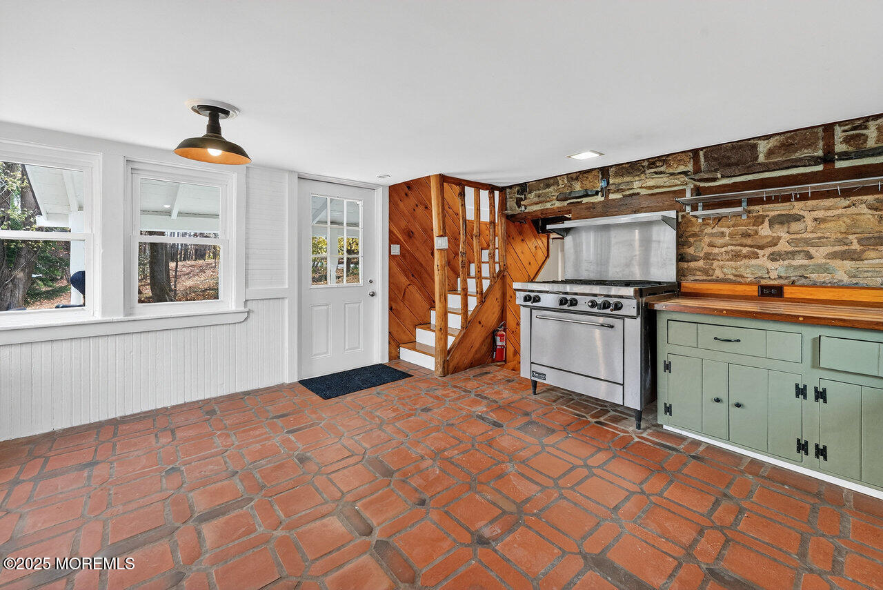 28 Old Clinton Road Raritan Twp NJ 08822