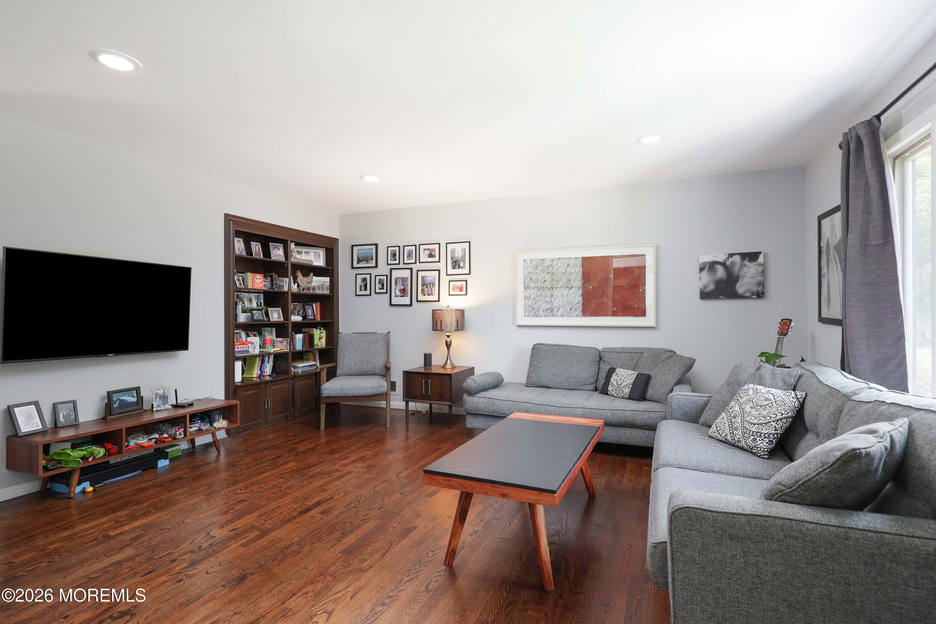 18 Constitution Drive Leonardo NJ 07737