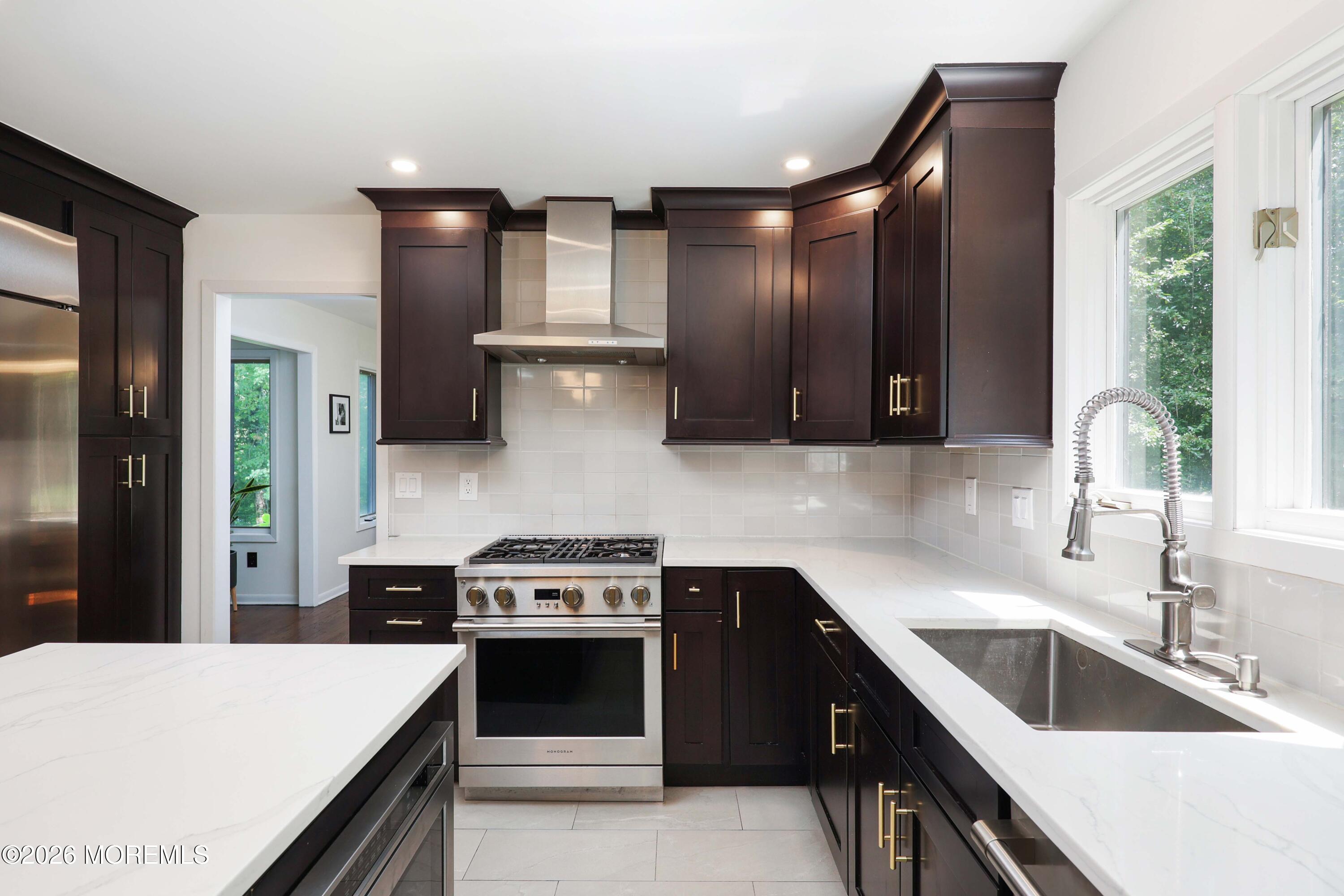 18 Constitution Drive Leonardo NJ 07737