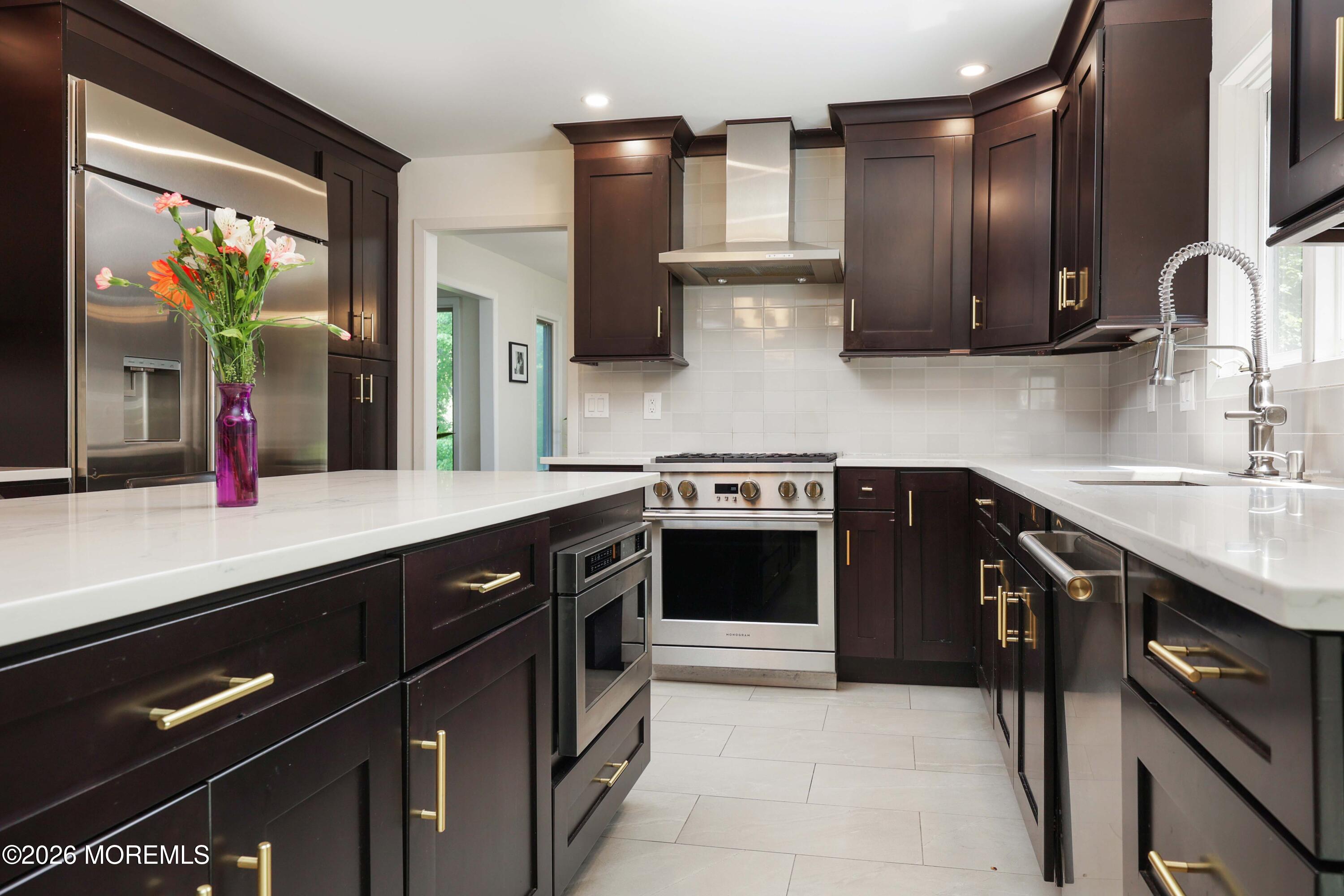 18 Constitution Drive Leonardo NJ 07737