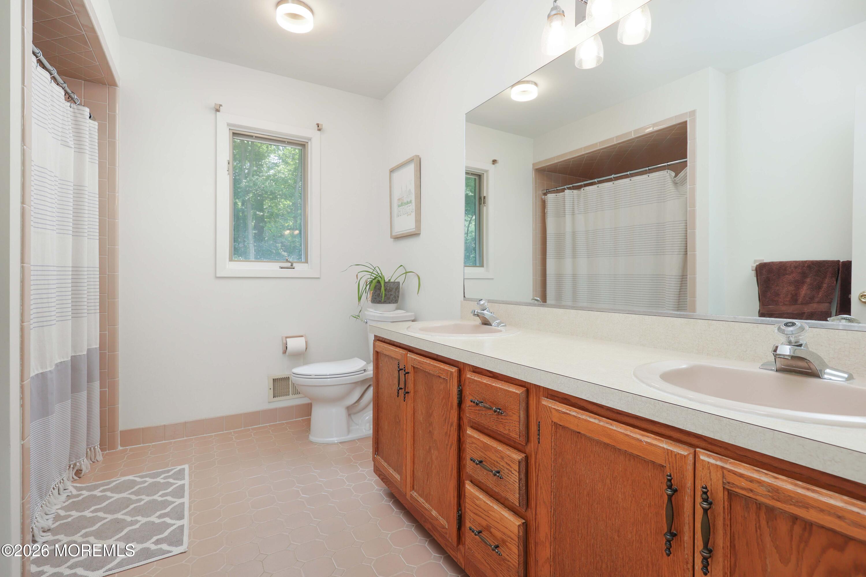 18 Constitution Drive Leonardo NJ 07737