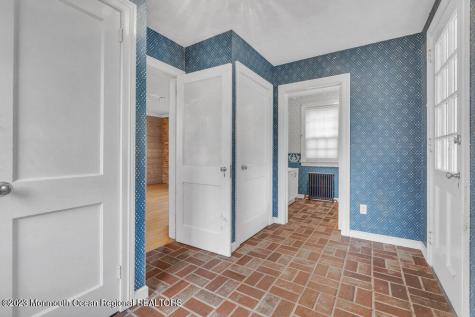 911 Middletown Lincroft Road Middletown NJ 07748