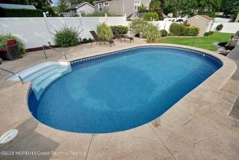 2 Chelsea Road Jackson NJ 08527