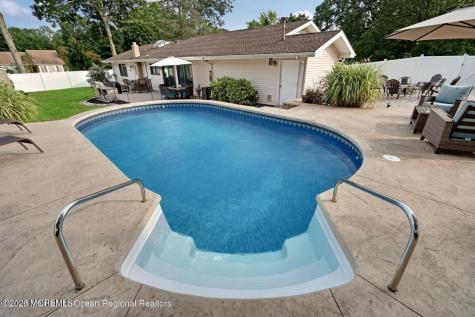2 Chelsea Road Jackson NJ 08527