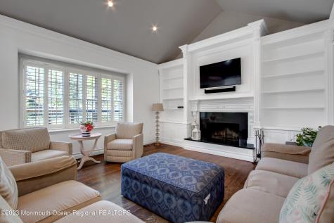 27 Nicklaus Lane Farmingdale NJ 07727