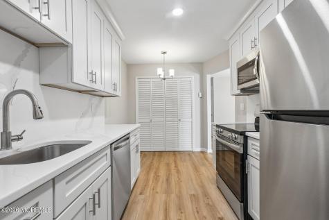18 Pine Cluster Circle Manalapan NJ 07726
