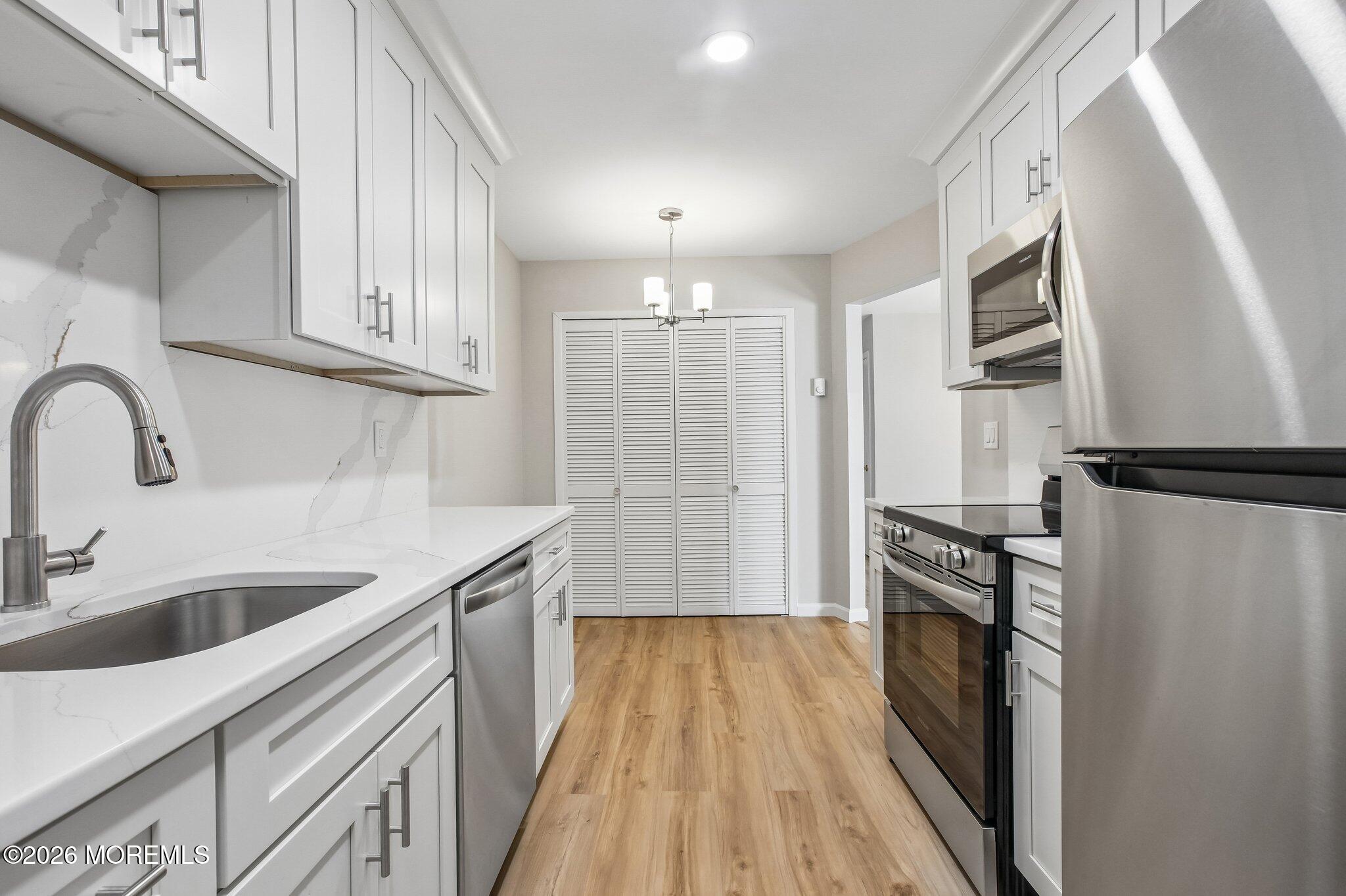 18 Pine Cluster Circle Manalapan NJ 07726