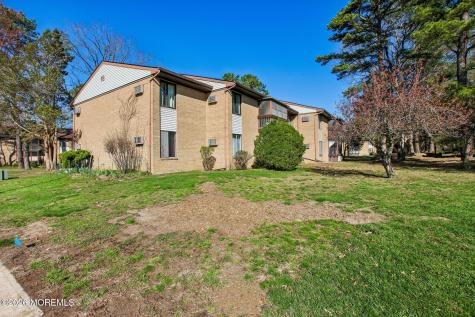 18 Pine Cluster Circle Manalapan NJ 07726
