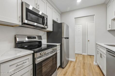 18 Pine Cluster Circle Manalapan NJ 07726