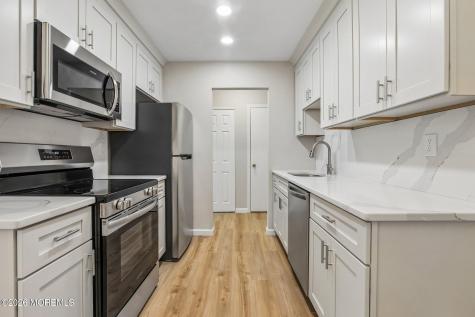 18 Pine Cluster Circle Manalapan NJ 07726