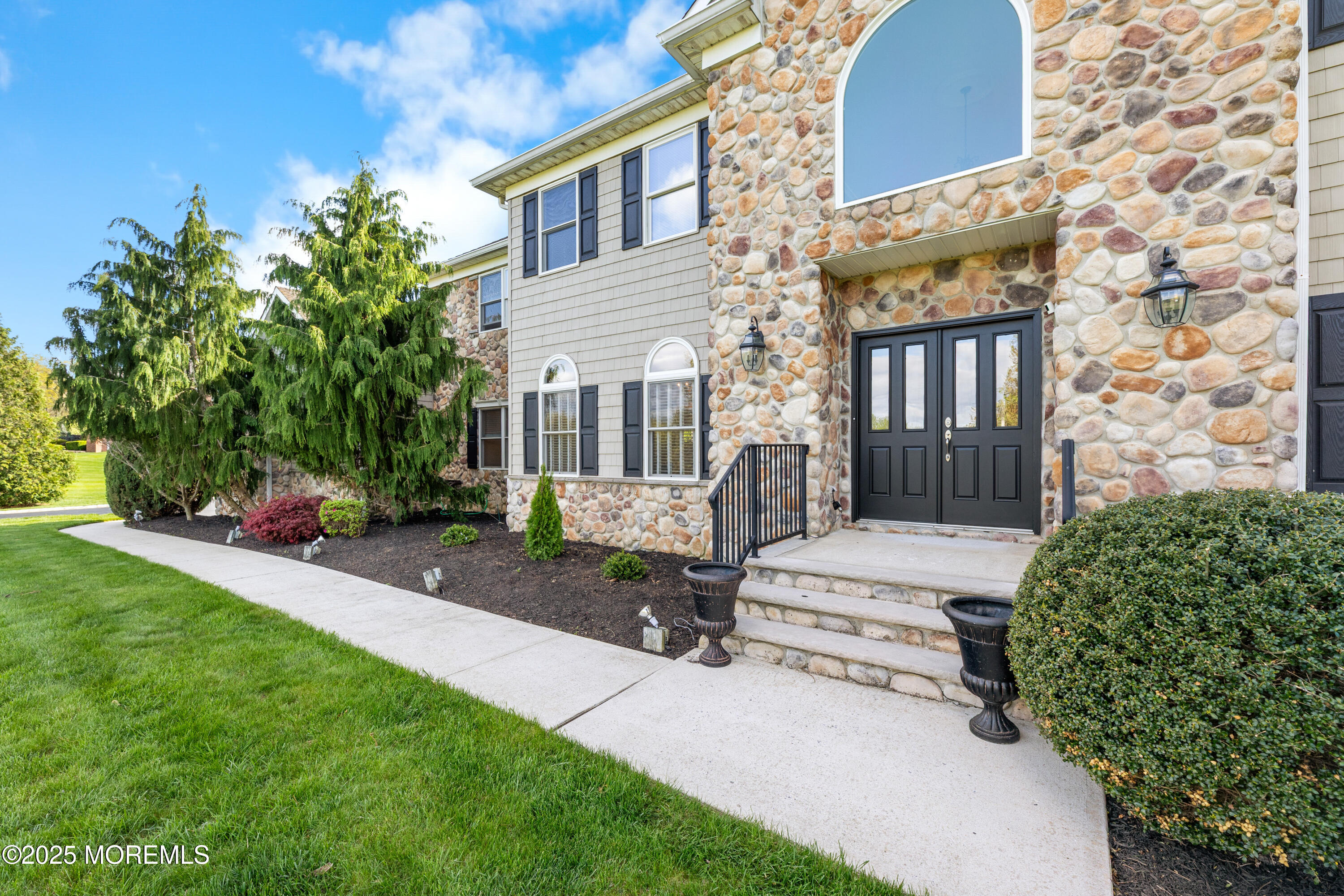 6 Hope Drive Millstone NJ 08510