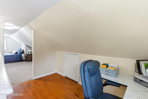 20 Kenwood Terrace Hamilton NJ 08610