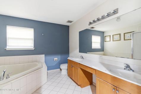 17 Meadow Run Court Jackson NJ 08527