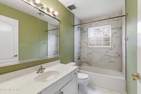 17 Meadow Run Court Jackson NJ 08527