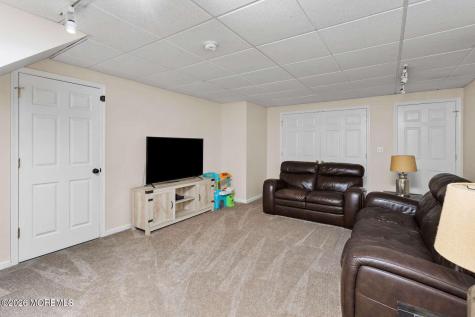 12 Oak Leaf Drive New Egypt NJ 08533