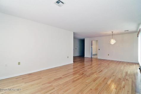 5 Tonbridge Court Toms River NJ 08757