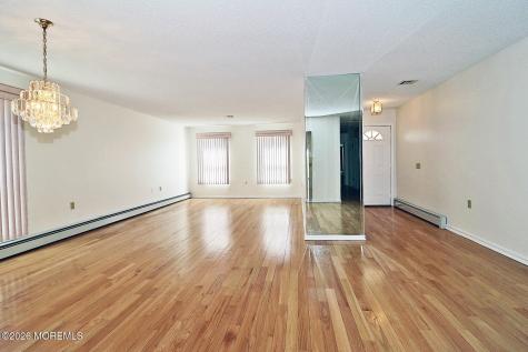 5 Tonbridge Court Toms River NJ 08757