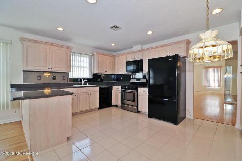 5 Tonbridge Court Toms River NJ 08757