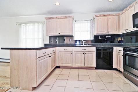 5 Tonbridge Court Toms River NJ 08757