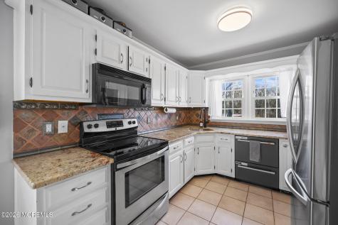 350 East Road Belford NJ 07718