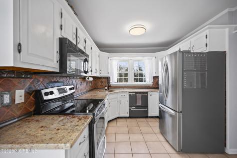 350 East Road Belford NJ 07718