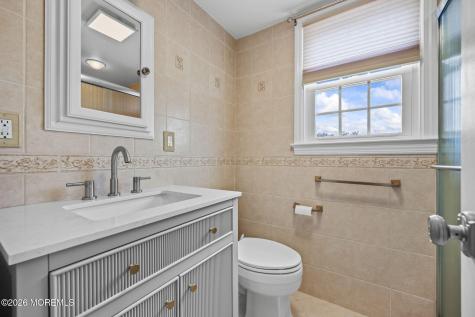 350 East Road Belford NJ 07718