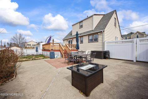 350 East Road Belford NJ 07718