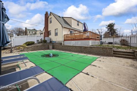 350 East Road Belford NJ 07718
